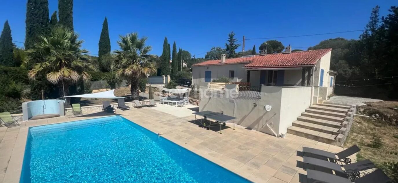 Villa avec piscine à pied du village de Lorgues – 5 pièces – 4 chambres – 115 m²
