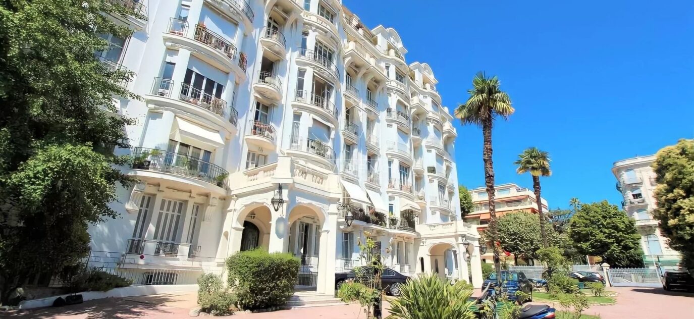 MAGNIFIQUE BOURGEOIS – VUE MER – CIMIEZ – NICE – 5 pièces – 3 chambres – 157 m²