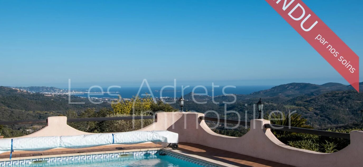 VIlla atypique vue panoramique baie de Cannes et Estérel – 7 pièces – 4 chambres – NR voyageurs – 200 m²