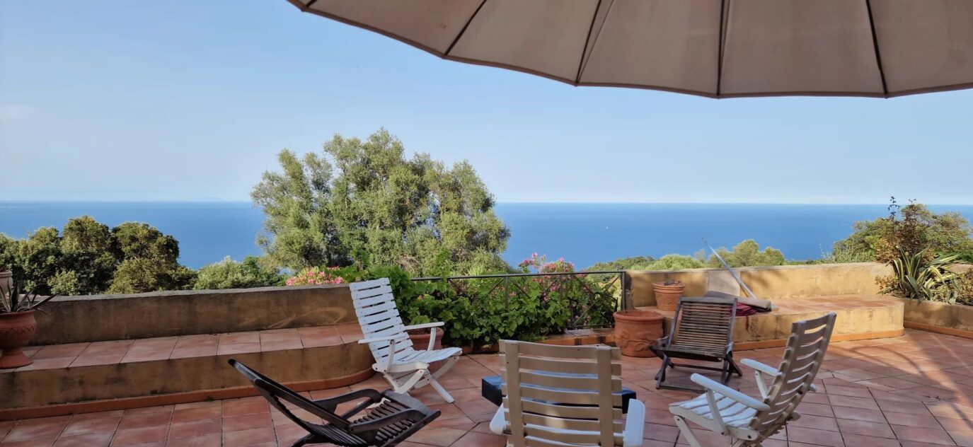 Belle Villa face Mer à Tarco en Corse du Sud – – 7 pièces – NR chambres