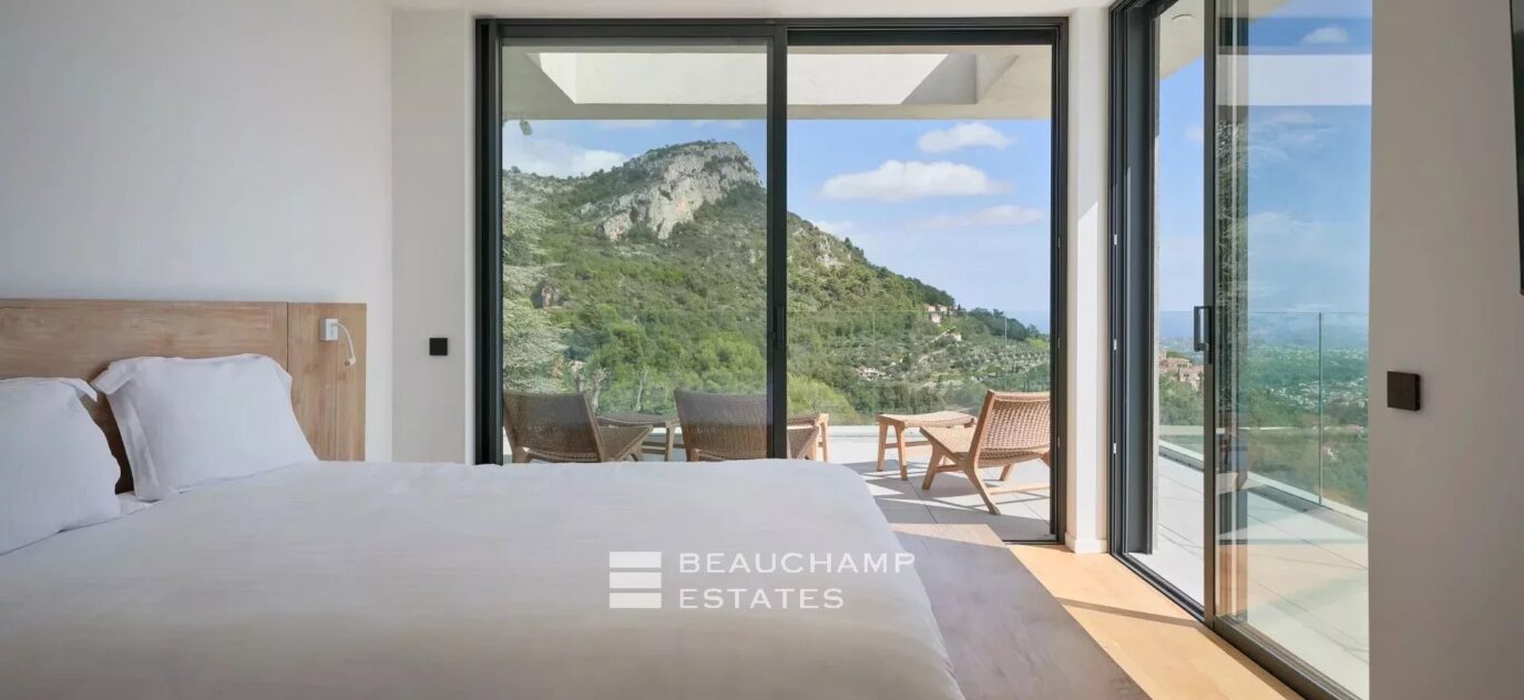 Magnifique Villa Contemporaine avec Vue Mer à Vence – 8 pièces – 5 chambres – NR voyageurs – 355.75 m²