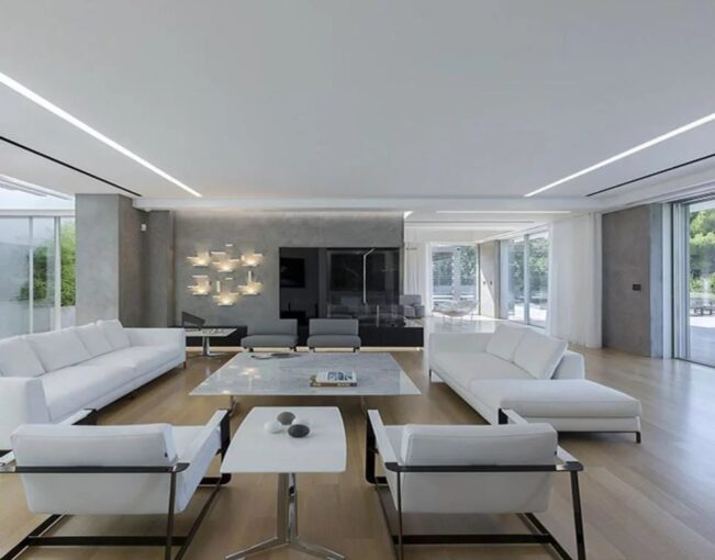 Prestigieuse villa de luxe située à Vouliagmeni – 10 pièces – 9 chambres – 1012 m²