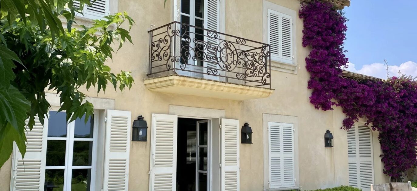 Charmante location Saint Tropez au milieu des vignes – NR pièces – 11 chambres – 22 voyageurs
