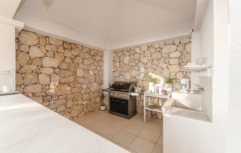 Villa en pierre à Novalja – 7 pièces – 5 chambres – 200 m²