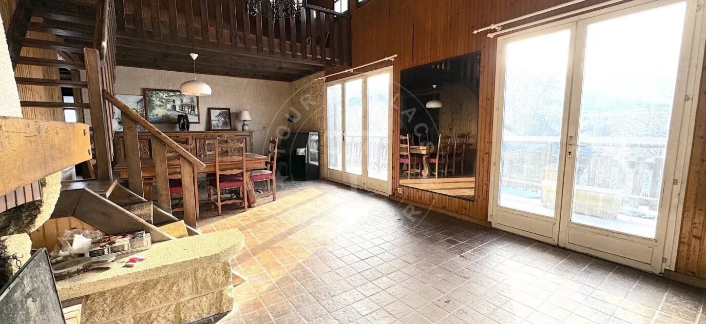 Annecy, chalet à vendre dans quartier résidentiel – 6 pièces – 3 chambres – 8 voyageurs – 103.13 m²