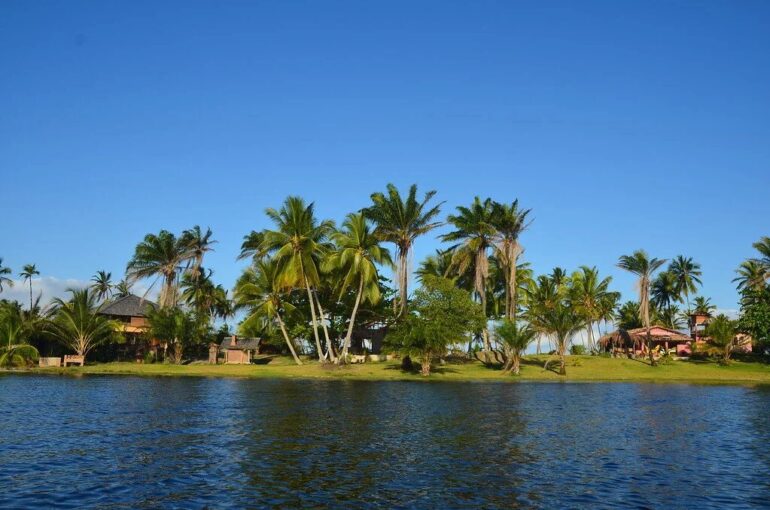 Complexe unique de 14 hectares en front de mer situé à Marau-Bahia – 16 pièces – NR chambres – 140000 m²