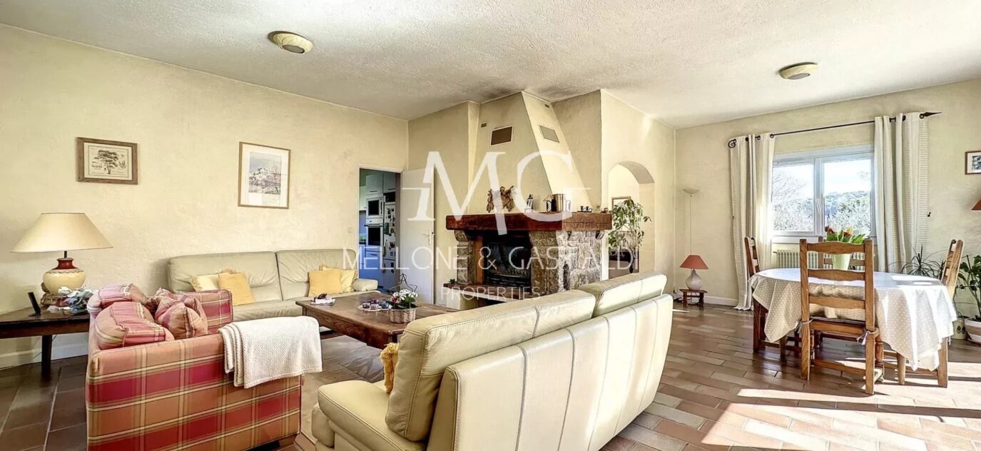 Maison avec Piscine au Calme Absolu | Terrain de 1505m2 |  Vue Collines – 4 pièces – 3 chambres – 142 m²