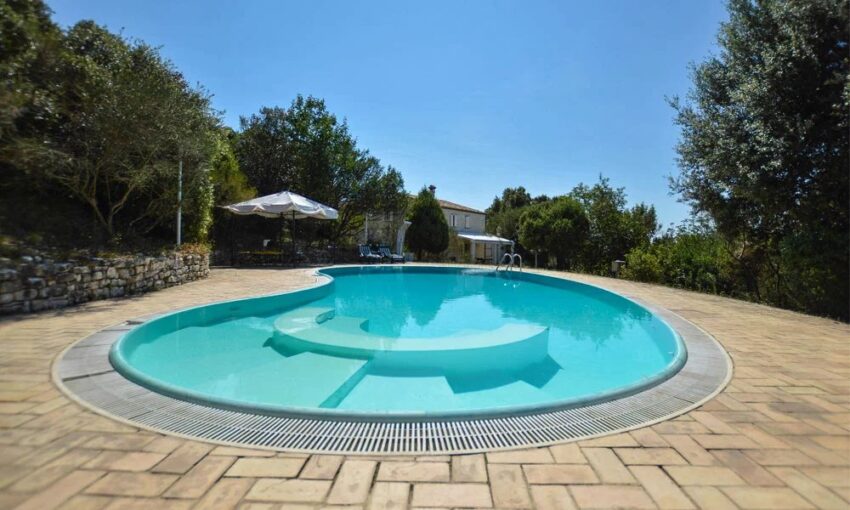 Villa à Sirolo avec piscine et vue sur la mer – 9 pièces – 6 chambres – 10 voyageurs – 370 m²