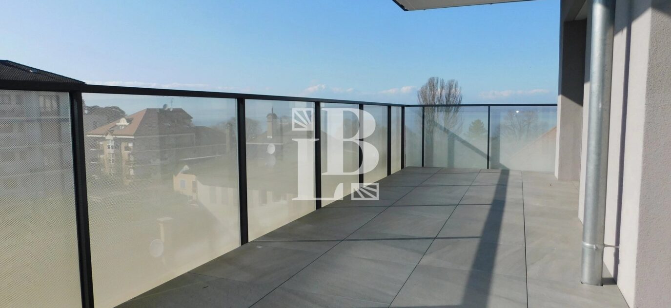 T4 avec terrasse et vue lac – 4 pièces – 3 chambres – 115 m²