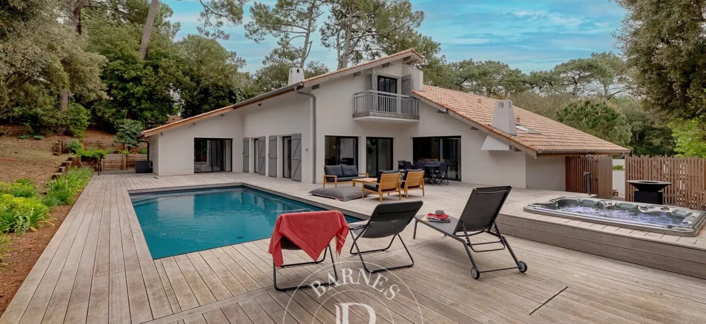 LOCATION VILLA LA GUERANDIÈRE , POUR 12 PERSONNES AVEC PISCINE ET JACUZZI, AU MOULLEAU – ARCACHON – NR chambres – 1 voyageur – 280 m²