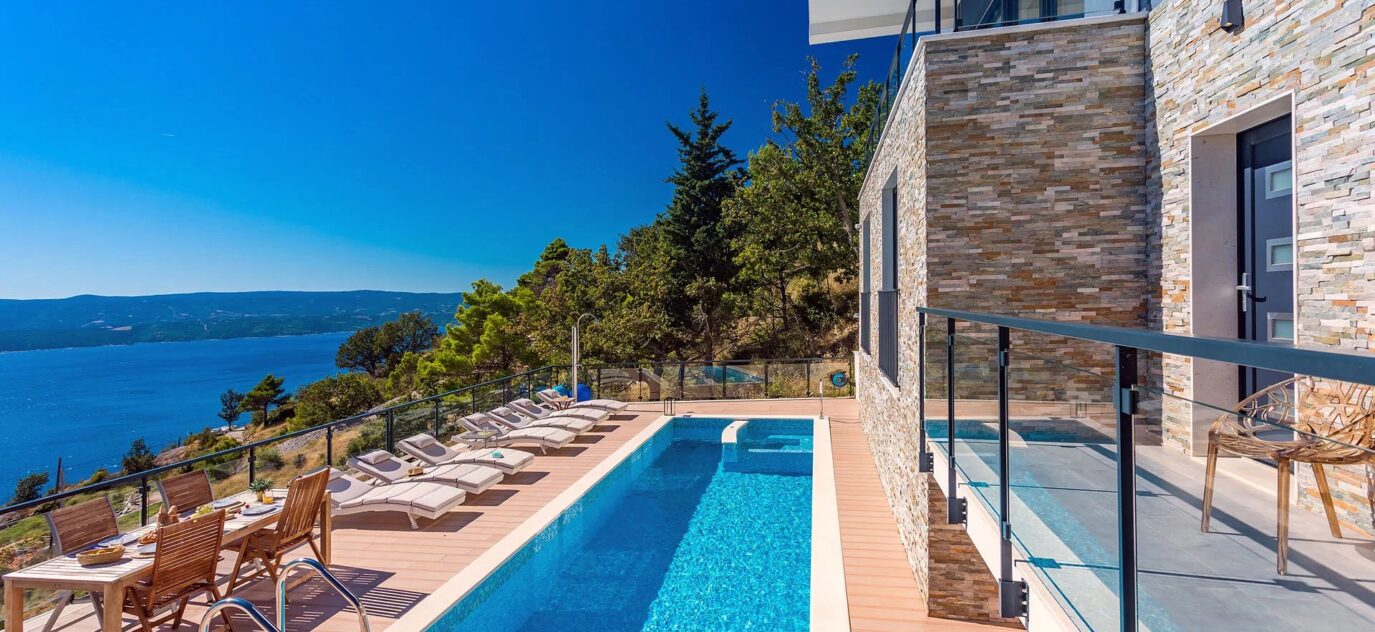 Très belle Villa en pierre située dans le quartier Omis – 5 pièces – 4 chambres – 350 m²