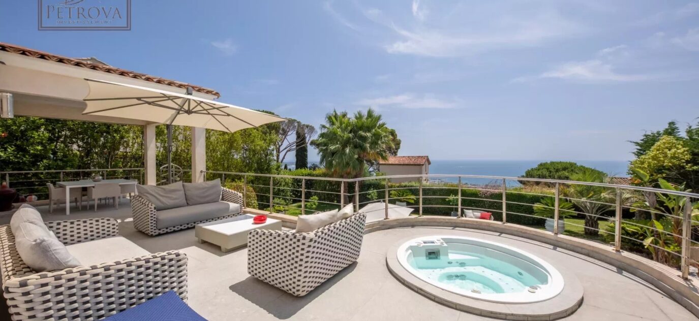 Villa Azuréenne : vue mer panoramique, piscine & jacuzzi – 6 pièces – 6 chambres – NR voyageurs – 302 m²