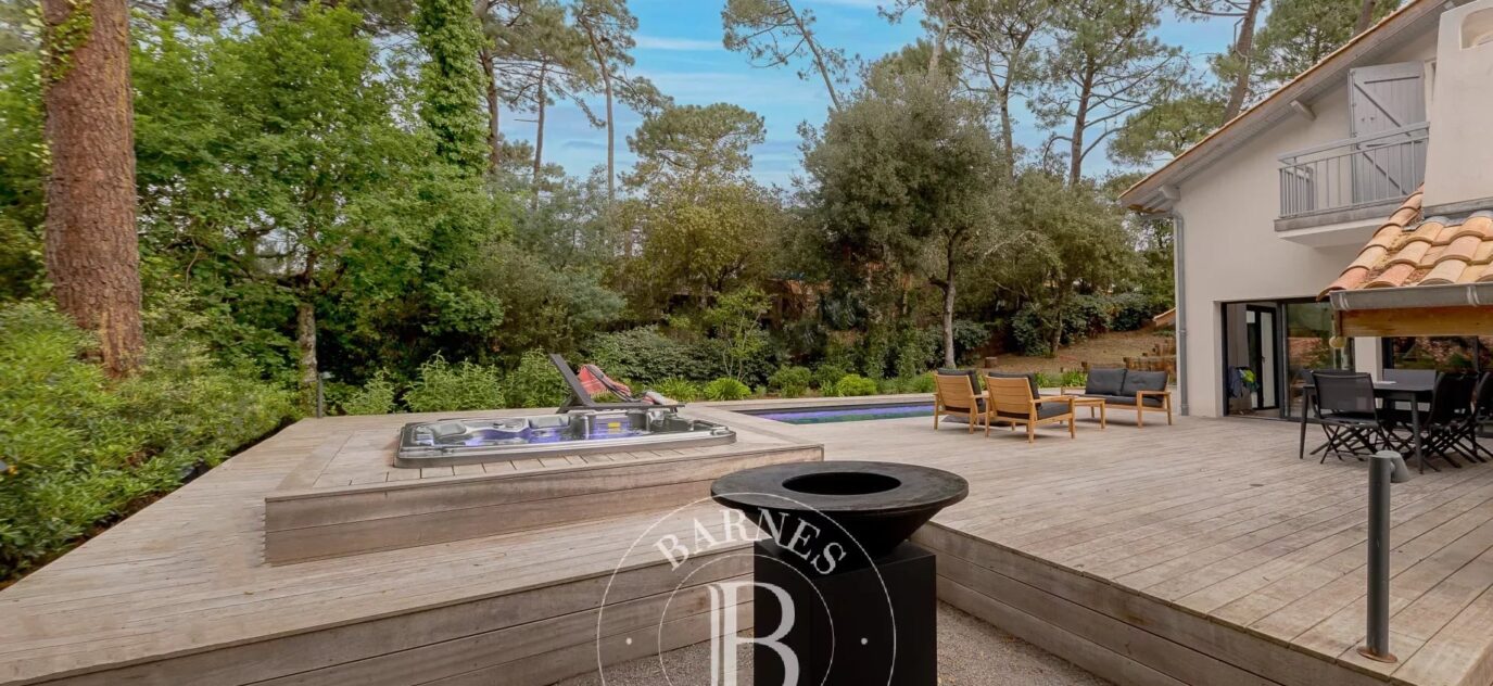 LOCATION VILLA LA GUERANDIÈRE , POUR 12 PERSONNES AVEC PISCINE ET JACUZZI, AU MOULLEAU – ARCACHON – NR chambres – 1 voyageur – 280 m²