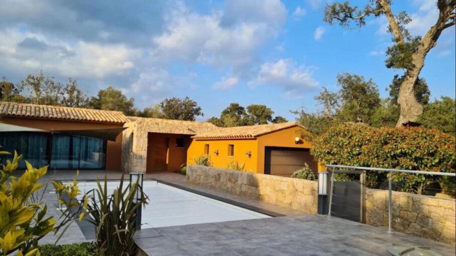 Villa contemporaine – piscine – 5 mn des plages à Porto-Vecchio – 6 pièces – NR chambres – NR voyageurs – 170 m²