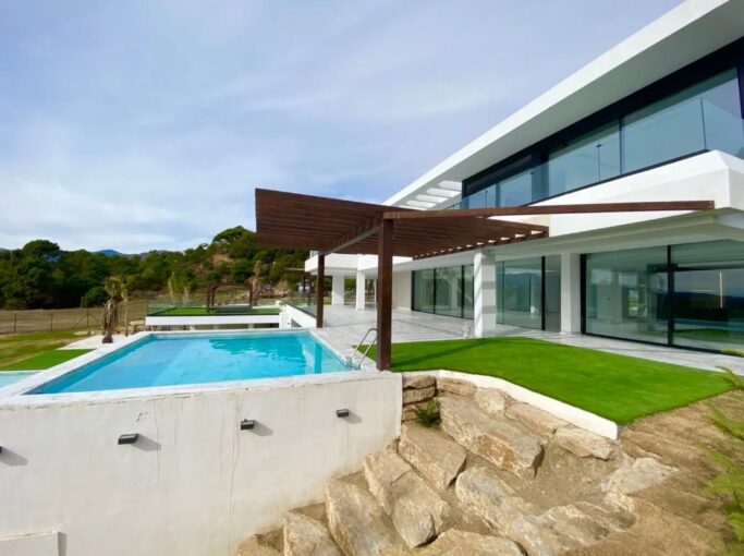 Splendide villa contemporaire avec vue sur la mer située à Marbella – 7 pièces – 5 chambres – 1174 m²