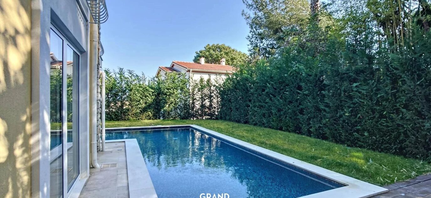 Magnifique villa neuve avec piscine et vue mer – 7 pièces – 4 chambres – 14 voyageurs – 290.5 m²