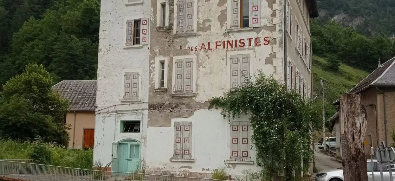 Ancien Hôtel des Alpinistes – NR pièces – 8 chambres – 8 voyageurs – 625 m²