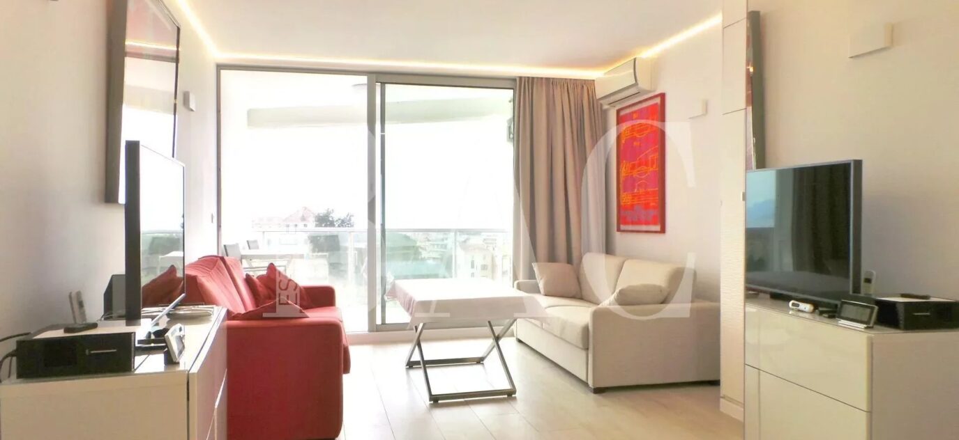 Grand studio avec vue mer panoramique dans résidence avec piscine – 2 pièces – NR chambres – 28 m²