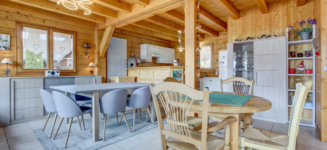 Superbe double chalets avec une vue panoramique sur le village des Gets et les pistes de ski – 12 pièces – 10 chambres – 8 voyageurs – 292 m²
