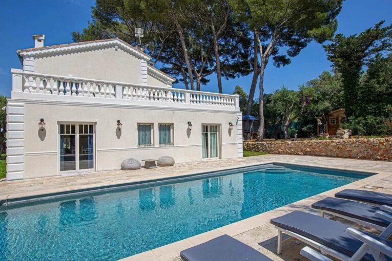 Villa de luxe à Cap d’Antibes – 7 pièces – 5 chambres – 12 voyageurs – 260 m²