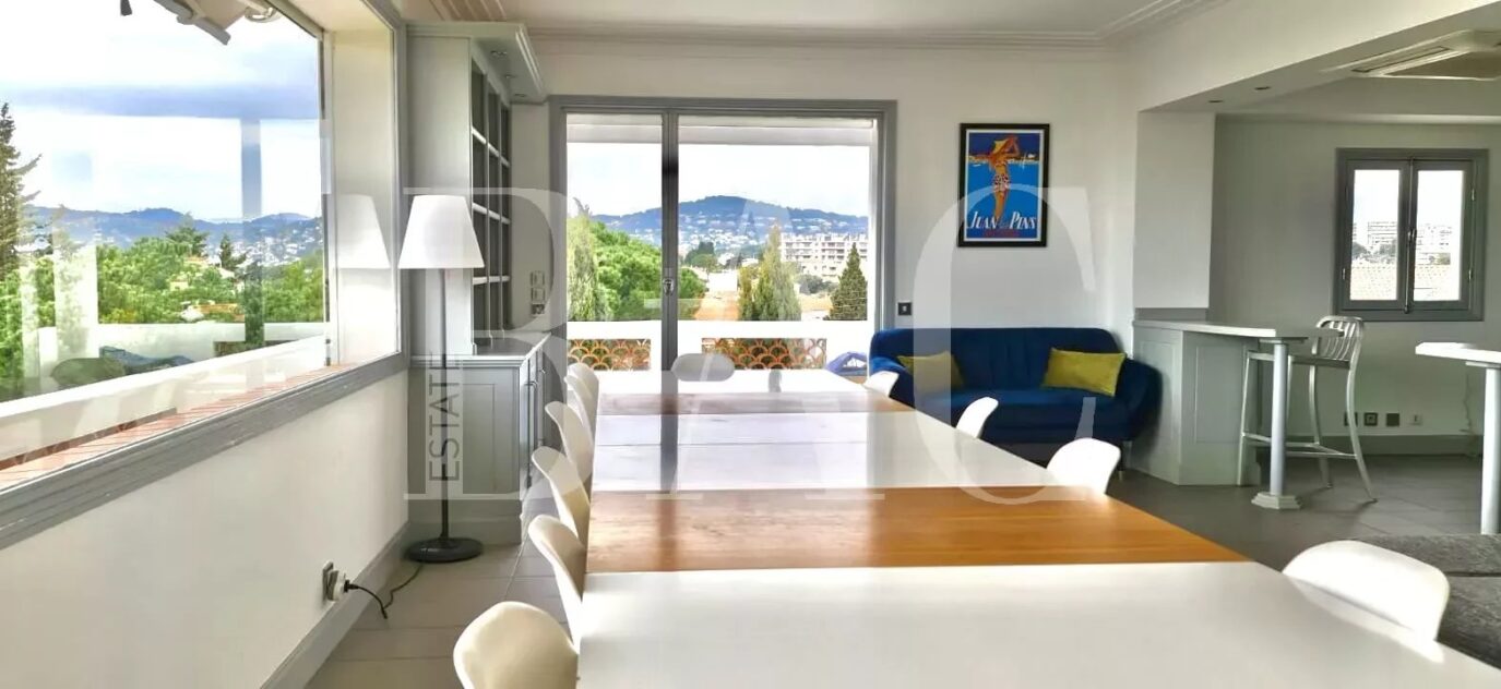 Antibes, magnifique villa art déco avec piscine et terrain arboré. – 8 pièces – 5 chambres – 450 m²