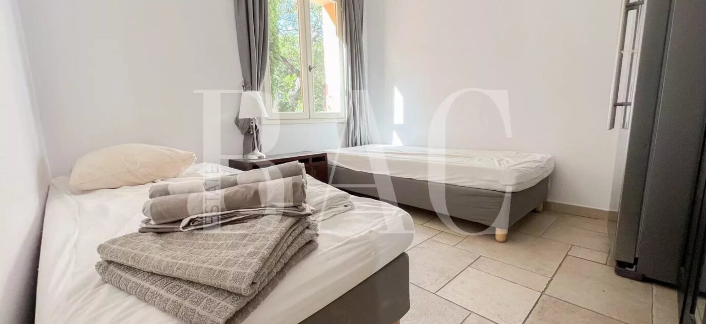 Les Issambres – jolie villa située à 1.3km de la plage – 7 pièces – NR chambres – 14 voyageurs – 206 m²