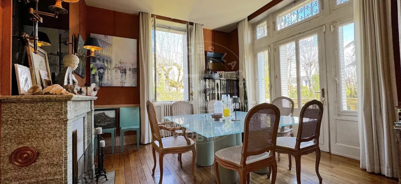 Maison bourgeoise à vendre à Chambéry – 9 pièces – 3 chambres – 8 voyageurs – 198 m²