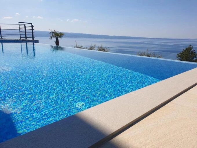 Villa élégante avec une vue pittoresque sur la mer – 4 pièces – 3 chambres – 200 m²