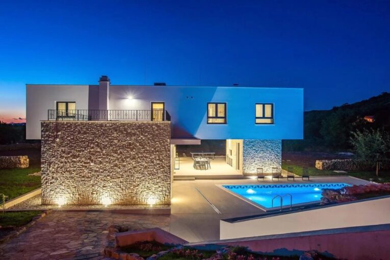 Splendide Villa de luxe située à Split – 4 pièces – 3 chambres – 300 m²