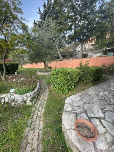 “Villa provençale en pierre avec vue mer et jardin de 2000m2, idéale pour bnb, Tourrettes-sur-Lou – 7 pièces – 5 chambres – 8 voyageurs – 300 m²