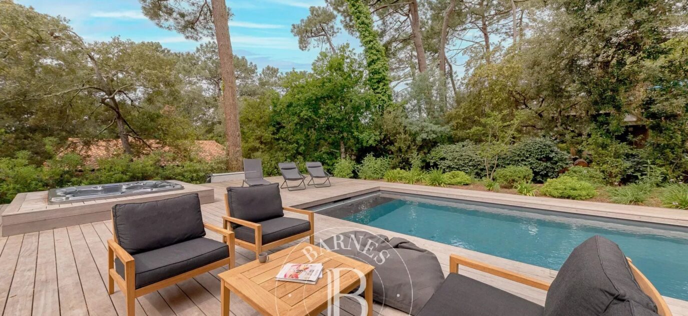 LOCATION VILLA LA GUERANDIÈRE , POUR 12 PERSONNES AVEC PISCINE ET JACUZZI, AU MOULLEAU – ARCACHON – NR chambres – 1 voyageur – 280 m²