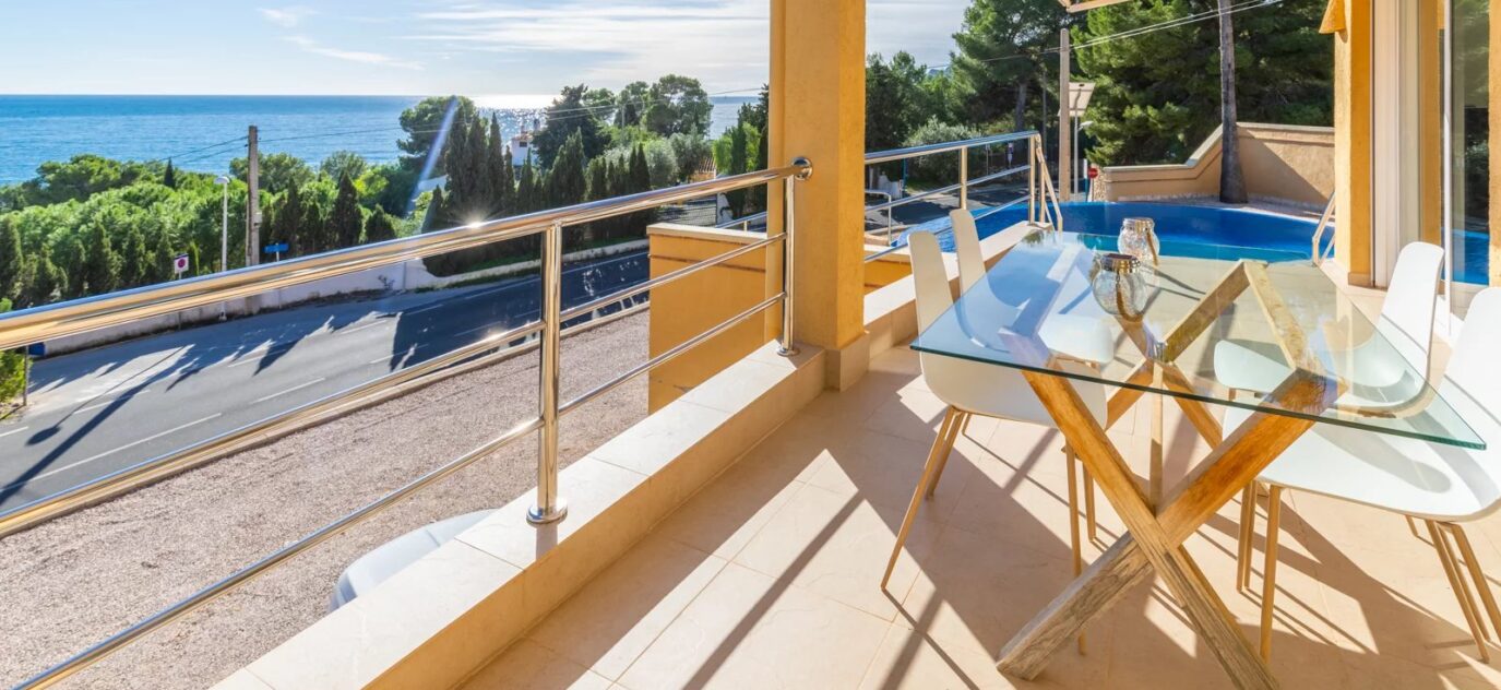 Villa et d’un Commerce Spectaculaires En 2e Ligne Avec Vue Panoramique Sur La Mer – NR pièces – 3 chambres – 10 voyageurs – 516 m²