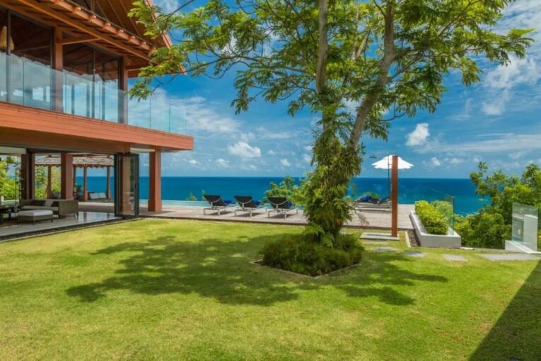 Très belle villa de style contemporaine avec vue sur la mer – 7 pièces – 6 chambres – 1200 m²