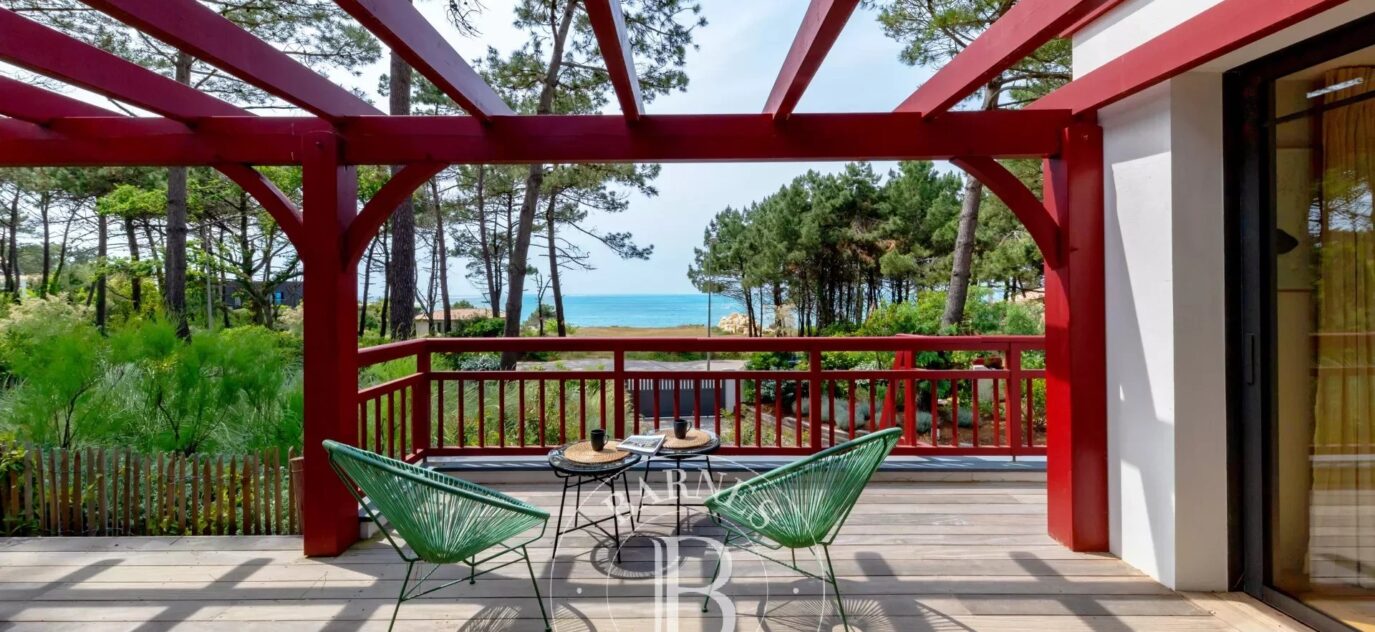 Colette, superbe villa pour 13 personnes avec piscine et vue panoramique sur le Bassin d’Arcachon – 6 pièces – NR chambres – NR voyageurs – 190 m²