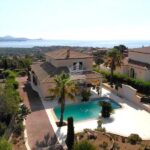 Superbe villa de 6 pièces avec piscine et vue panoramique sur la mer et l’esterel – 6 pièces – 3 chambres – 8 voyageurs – 300 m²