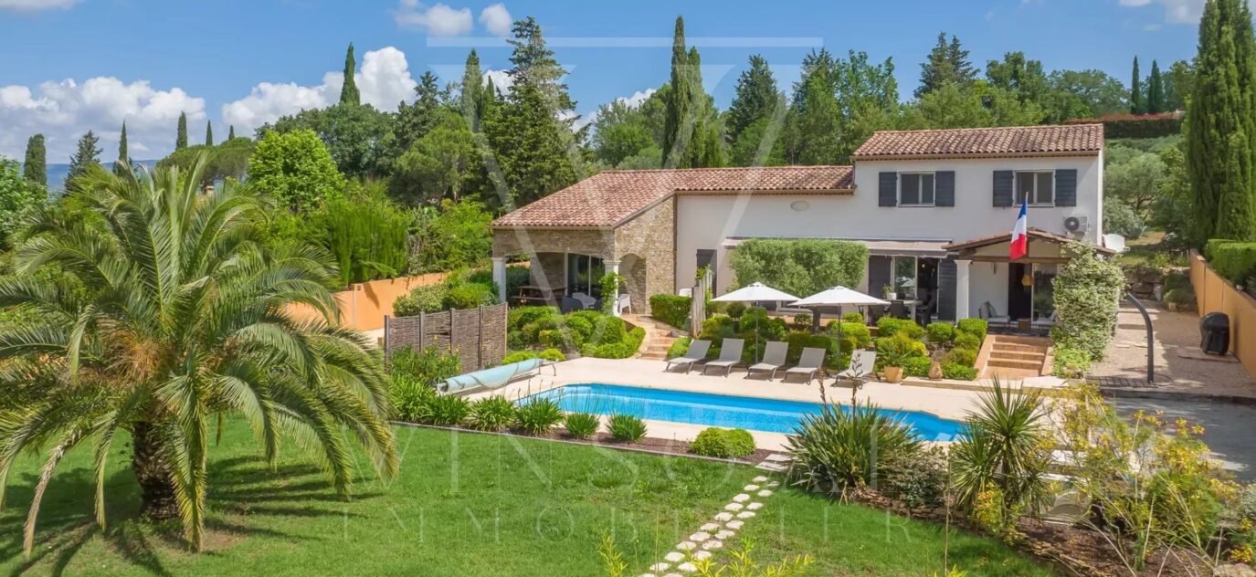 Villa avec piscine jardin et terrain constructible – 8 pièces – 7 chambres – NR voyageurs – 260 m²