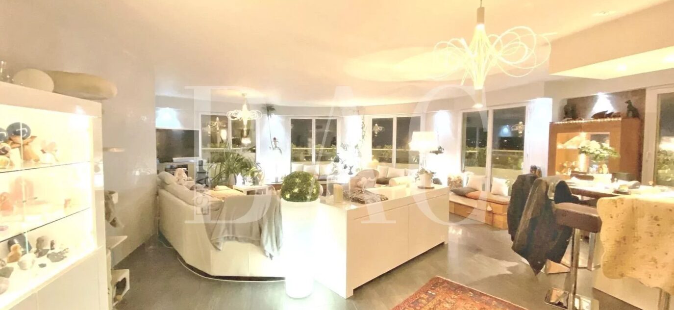 Annemasse superbe appartement en attique – 5 pièces – 4 chambres – 180 m²