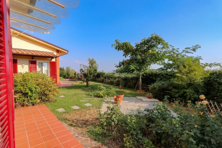 Villa située dans une position panoramique avec une vue suggestive sur la campagne toscane – 5 pièces – NR chambres – 250 m²
