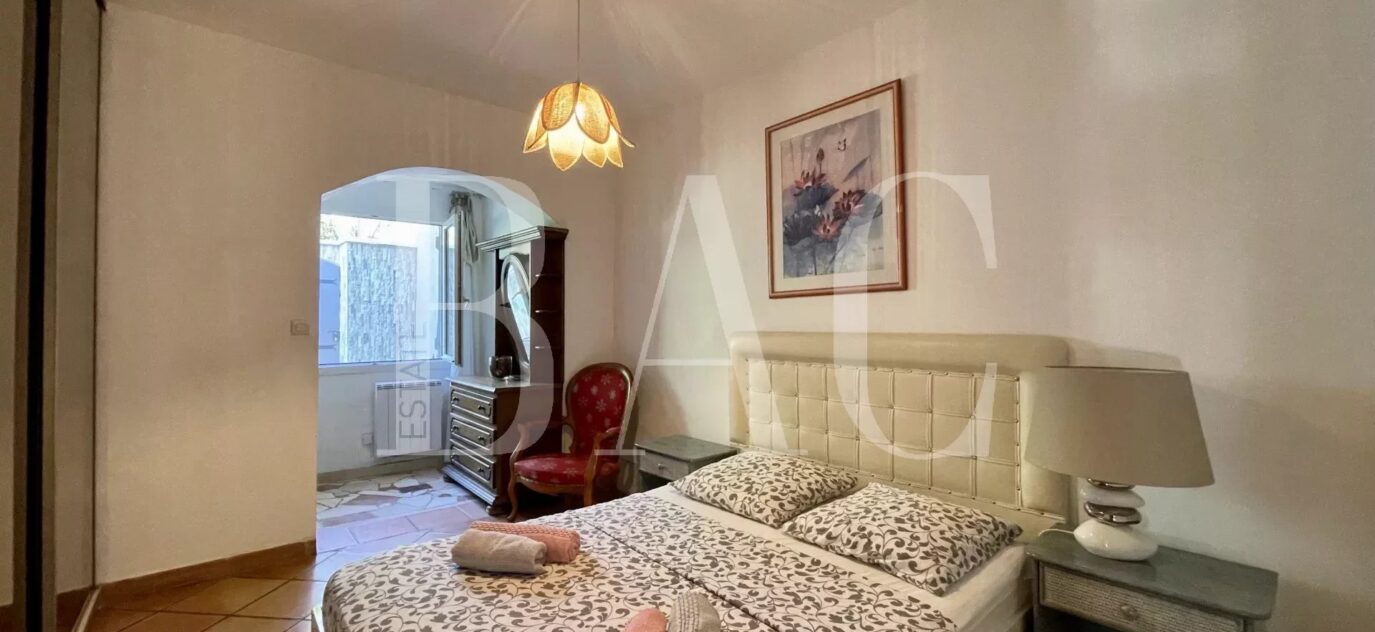 Sainte-Maxime, quartier de la Nartelle, jolie petite villa à 150 mètres de la mer – 5 pièces – 3 chambres – 14 voyageurs – 134 m²