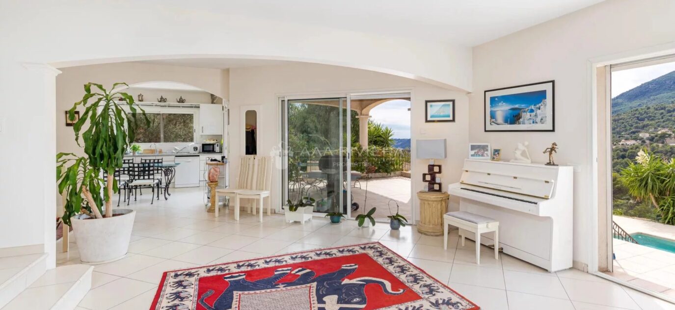 VENDUE  -Carros – Villa familiale 5 chambres au calme avec vue panoramique, piscine et studio indépendant – NR pièces – 6 chambres – 14 voyageurs – 209 m²