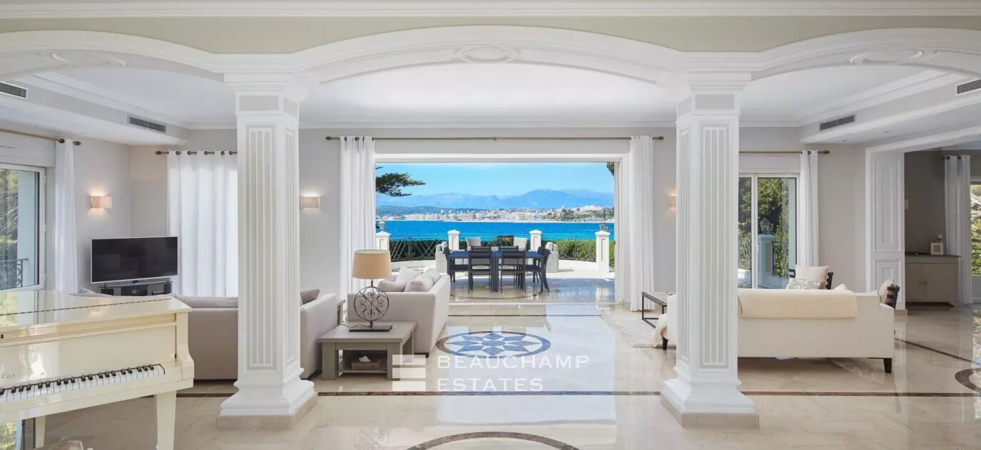 Somptueuse propriété avec vue mer au Cap d’Antibes – 10 pièces – 9 chambres – 6 voyageurs – 670 m²