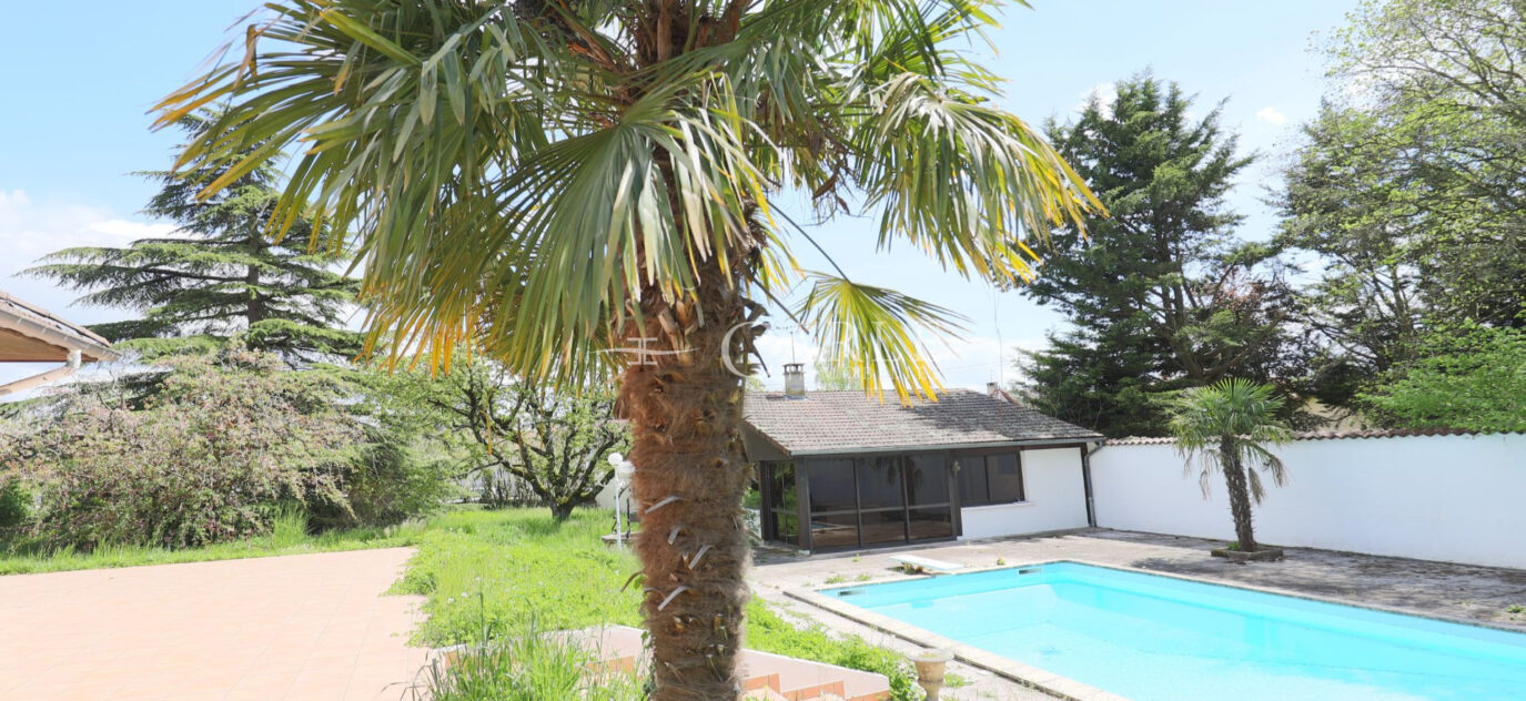 Rare à Genas ! Villa de 123 m² avec piscine sur un terrain arb – 5 pièces – 3 chambres – 123.00 m²