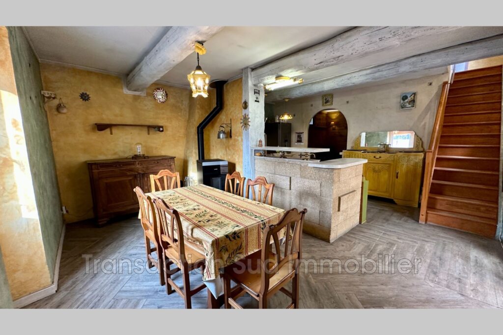 vente maison de village 6 Pièce(s) – 6 pièces – 4 chambres – NR voyageurs – 148.00 m²