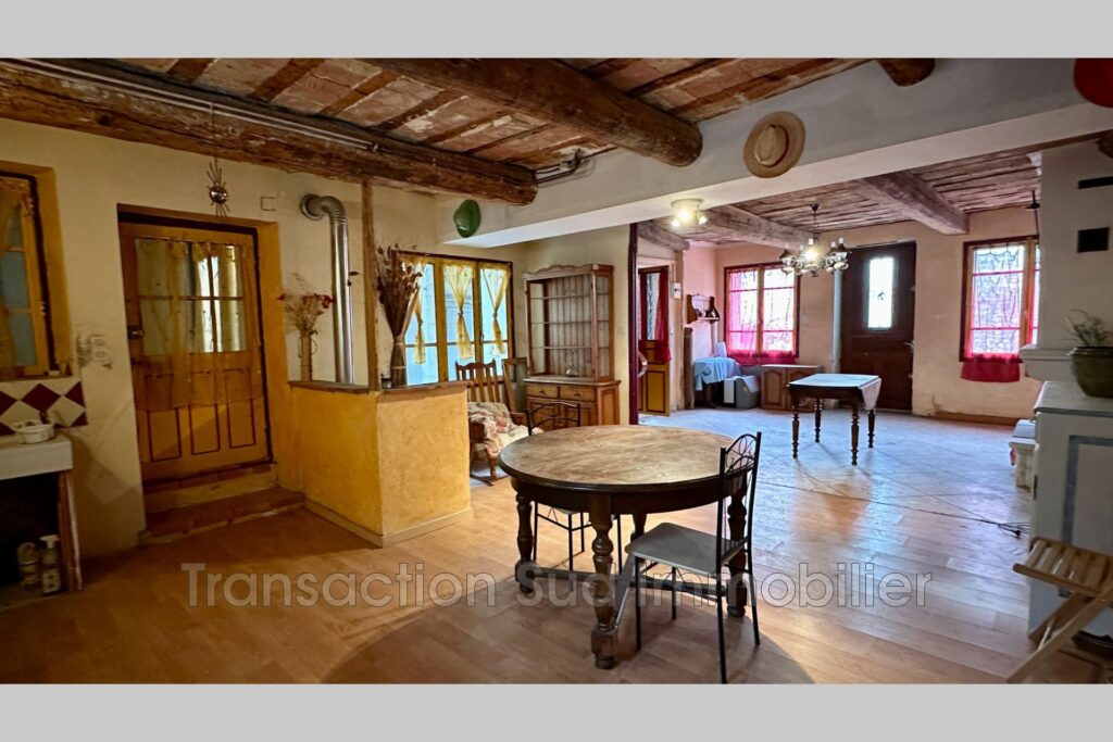 vente maison de village 6 Pièce(s) – 6 pièces – 4 chambres – NR voyageurs – 148.00 m²