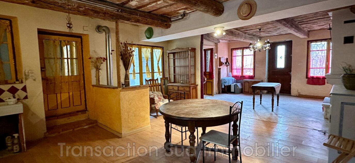 vente maison de village 6 Pièce(s) – 6 pièces – 4 chambres – NR voyageurs – 148.00 m²