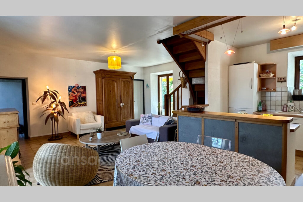 vente maison de village 5 Pièce(s) – 5 pièces – 4 chambres – NR voyageurs – 125.00 m²