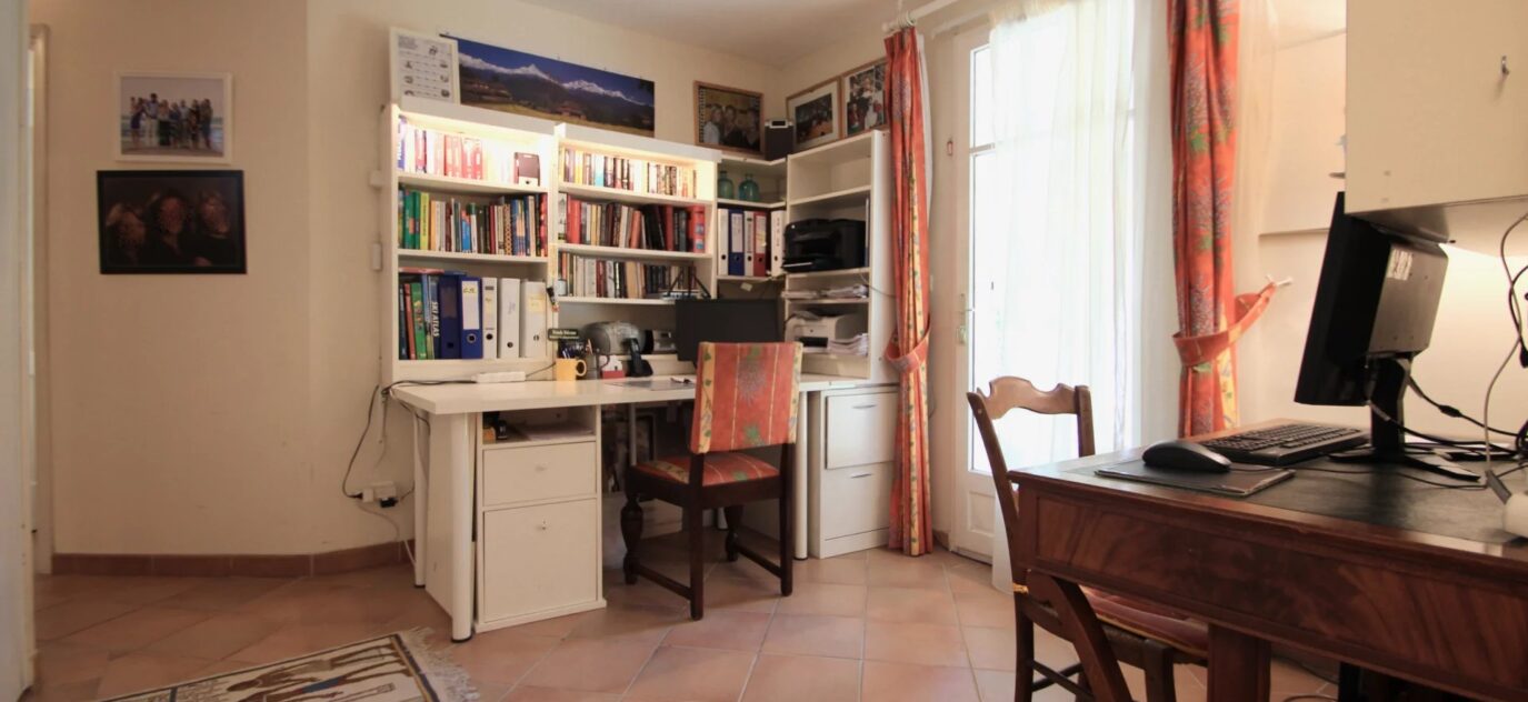St.Raphaël – Valescure appartement spacieux (100m2) rez de chaussée + 2 x garage – 4 pièces – 3 chambres – NR voyageurs – 97.9 m²