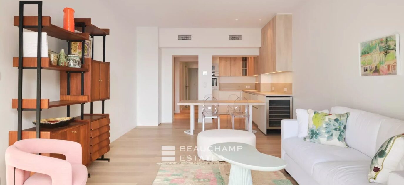 Cannes Midi – Superbe appartement 3 pièces entièrement rénové face à la mer – 3 pièces – 2 chambres – 8 voyageurs – 64.52 m²