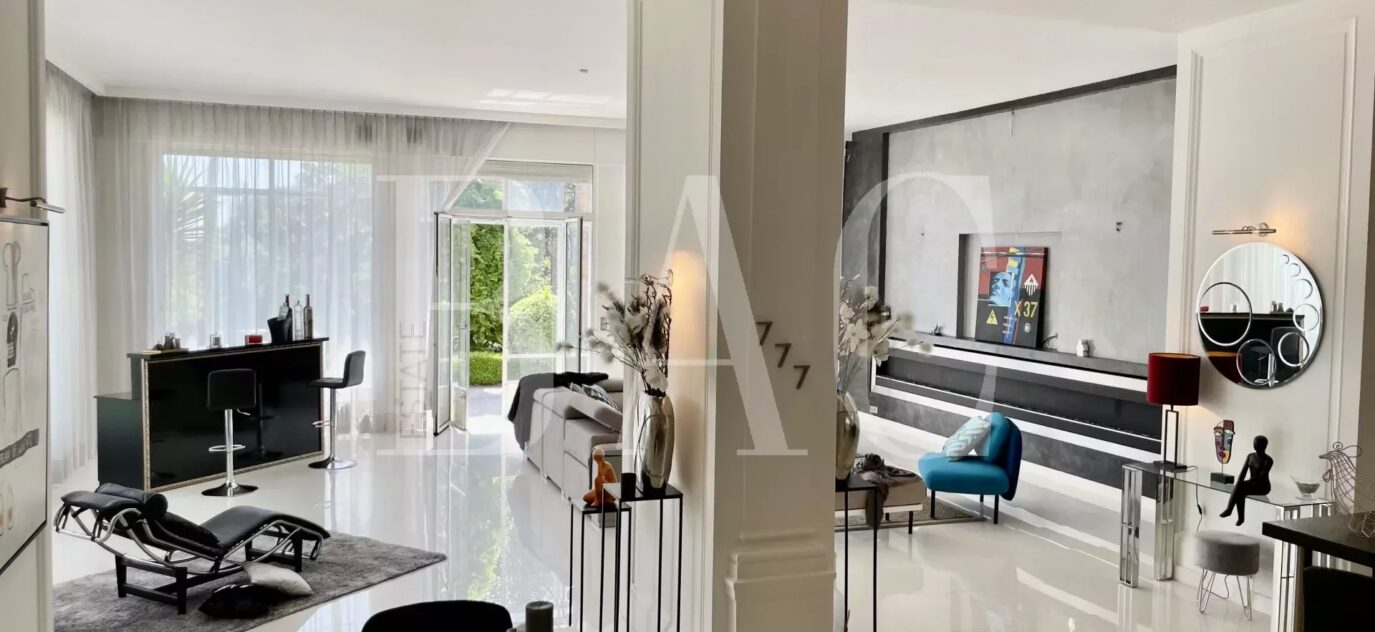Appartement à beaux volumes à Cannes – 6 pièces – 3 chambres – 14 voyageurs – 230 m²