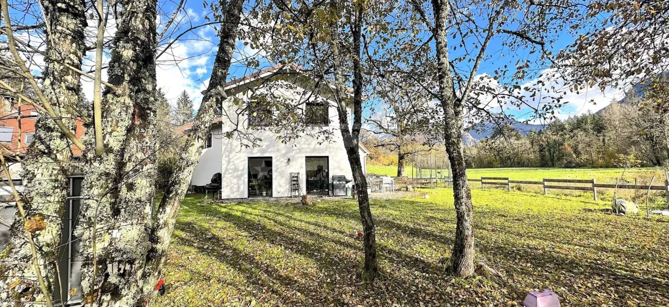 Thorens-Glières, superbe villa récente à vendre – 8 pièces – 4 chambres – 8 voyageurs – 151.24 m²